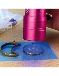 TORCIA UV - Strumento Ideale Per Creazioni In Resina UV (indurisce La Resina UV In 10sec) -Negozio Di Giocattoli Alla Moda torcia uv strumento ideale per creazioni in resina uv indurisce la resina uv in 10sec 2